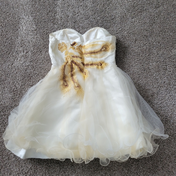 Dress - Picture 4 of 4